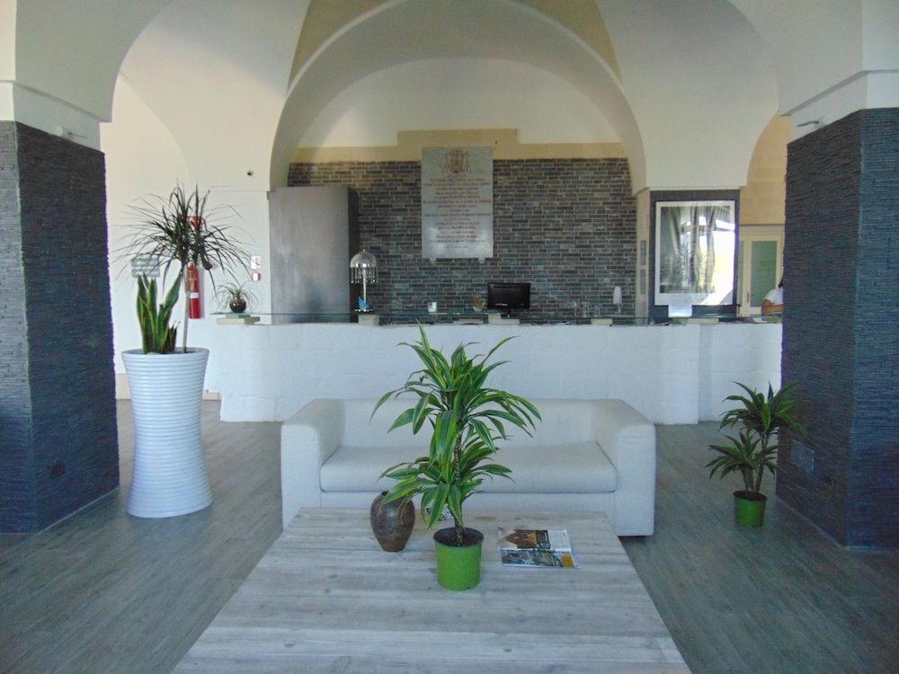 Oasis Park Hotel 4/43