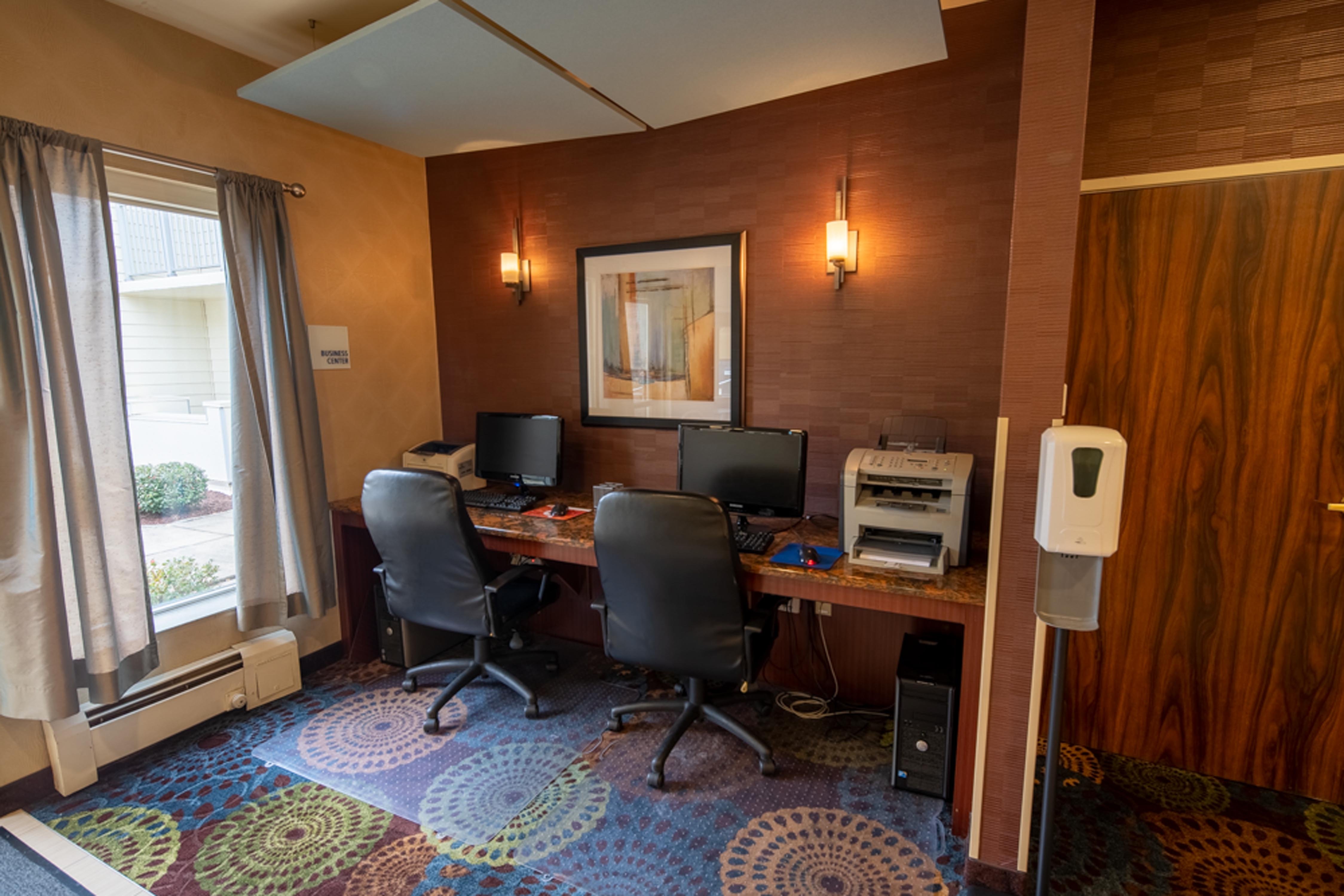 Holiday Inn Express Hotel And Suites Pittsburgh Airport 62/64