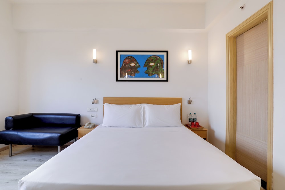Red Fox Hotel Sector 60 Gurugram 17/62