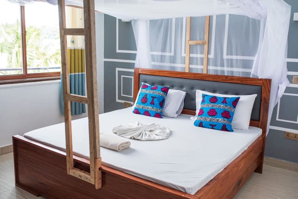 Mocco Beach Villa 60/78