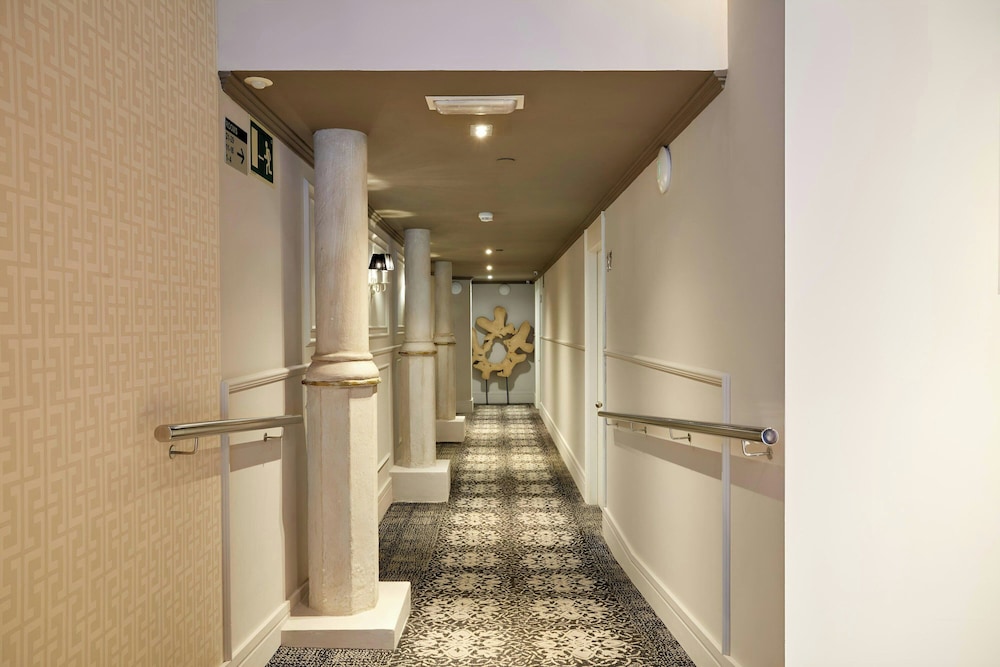 Vasanta Hotel Boutique 30/50
