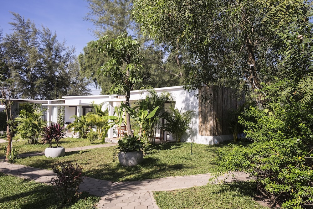 Sahaa Beach Resort 40/48