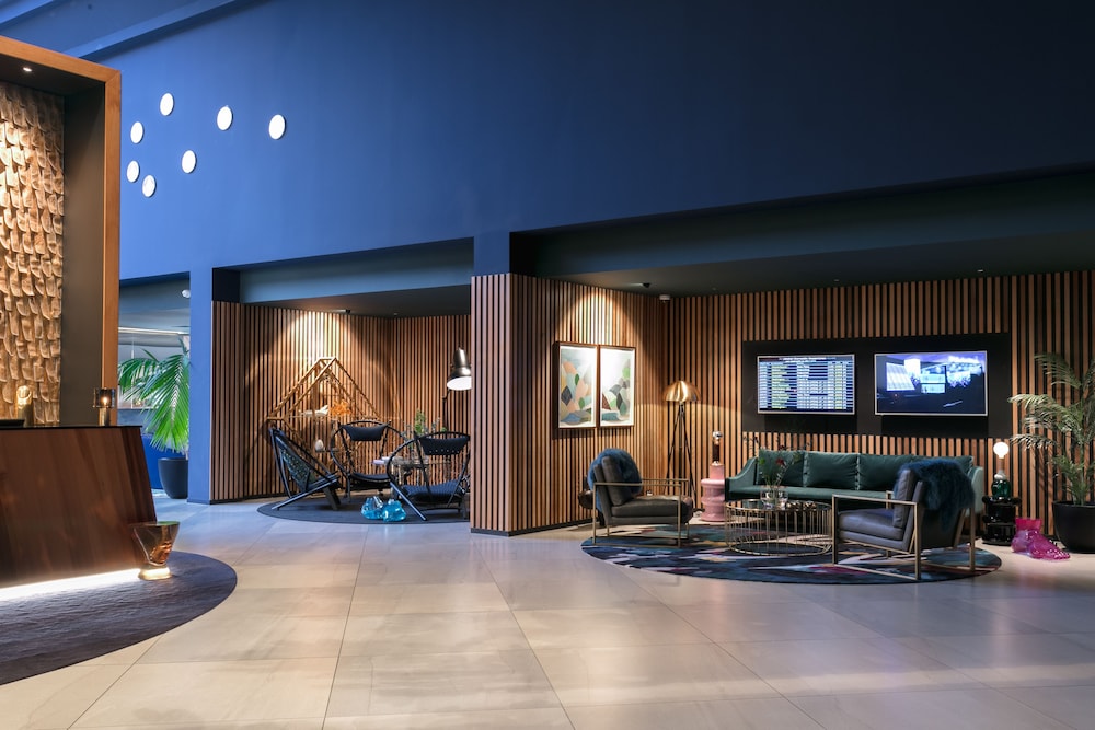 Naumi Auckland Airport 60/66