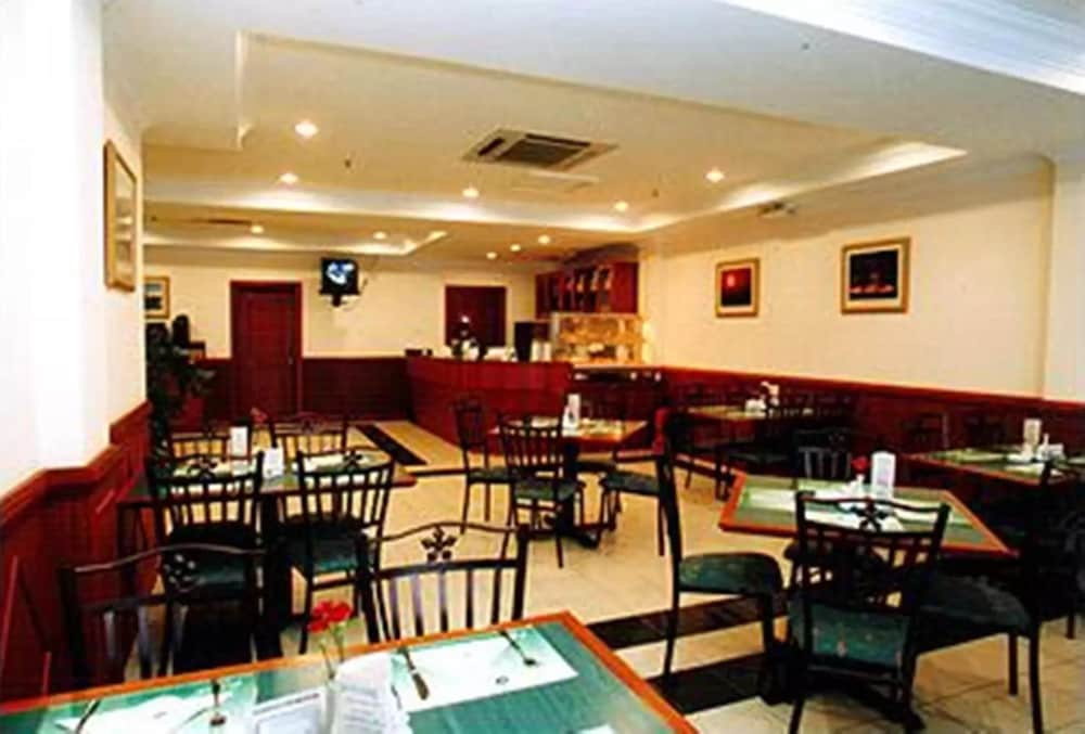 TRADERS INN 22/35