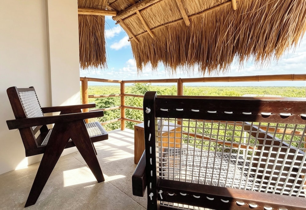 Noah Beach Hotel and Suites 32/55