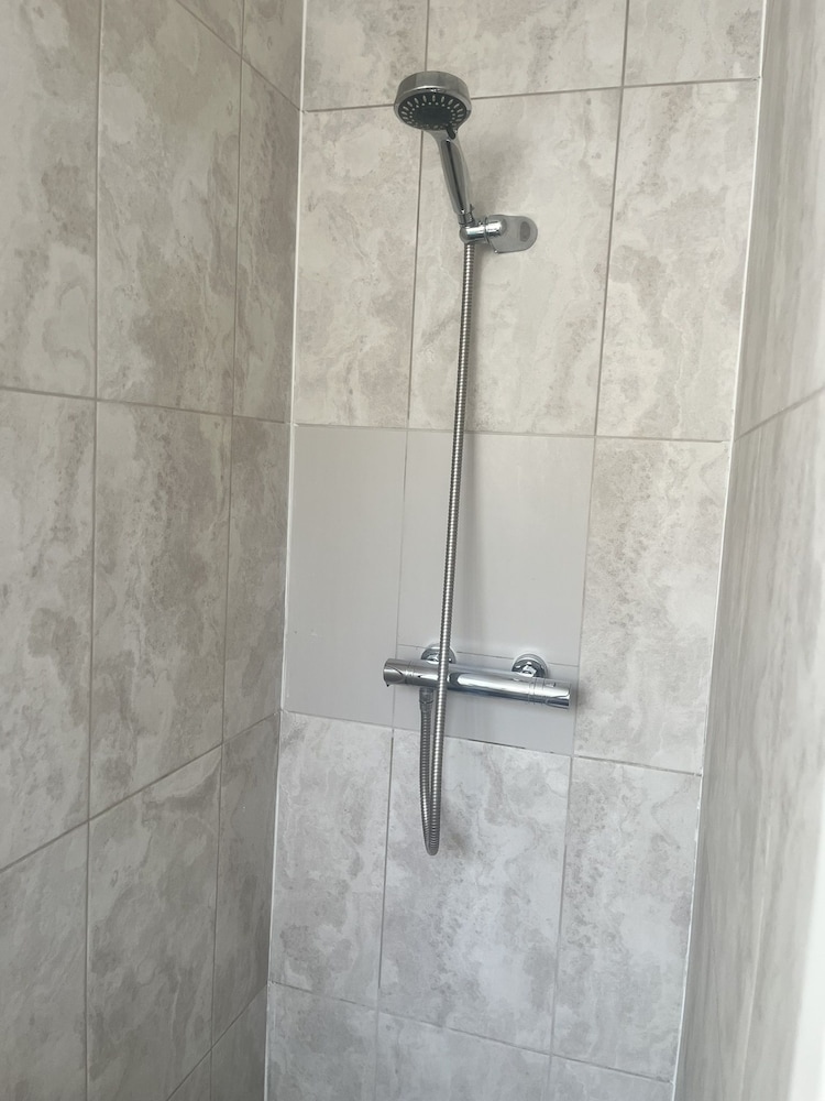 Standard, Triple, 1 Double and 1 Single Bed, Kew Rooms 7/7
