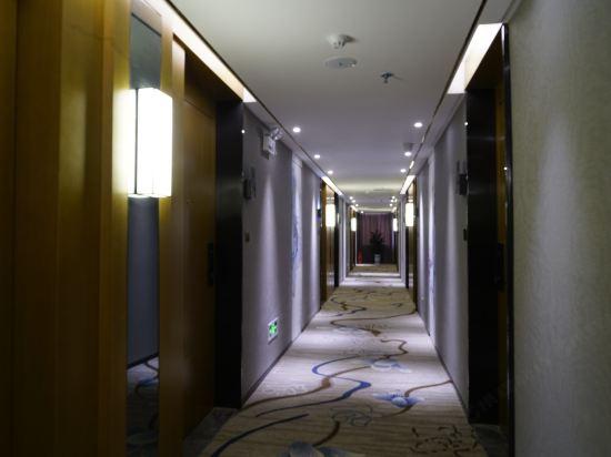 Poyang Hotel 24/26