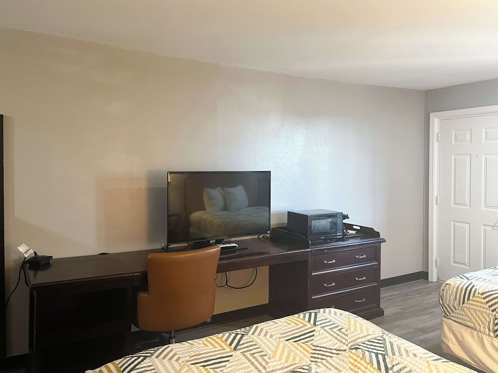 Studio6 Borger, TX – Boom Town 24/36
