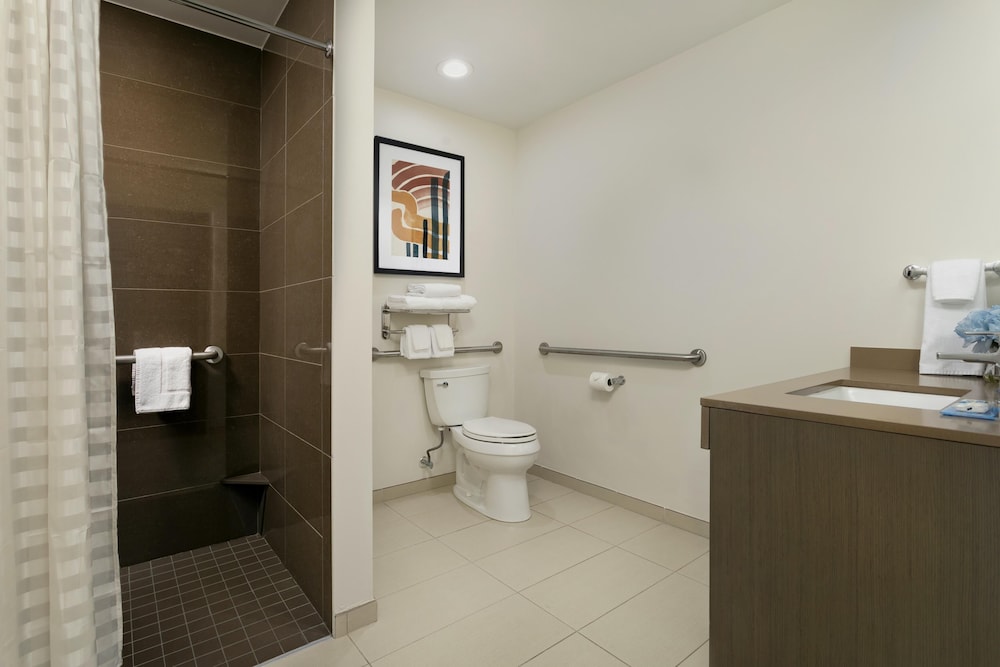 جناح بسرير كينج بإطلالة مع أريكة لذوي الإعاقة، Hyatt House San Juan 5/6