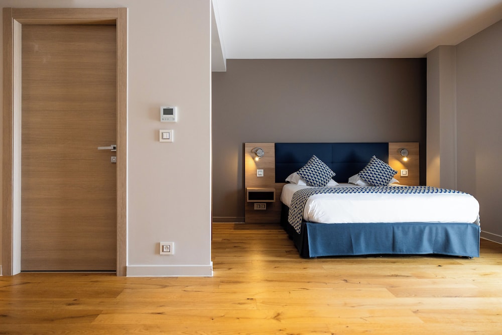 EXECUTIVE, QUEEN BED, CITY VIEW