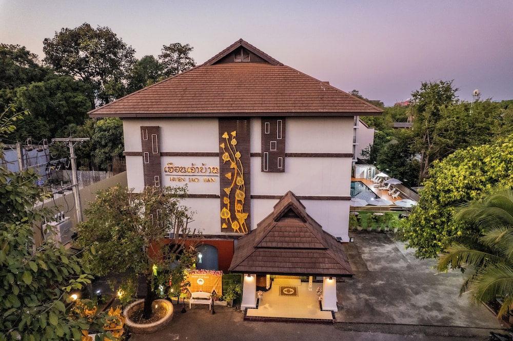 Huen Jao Ban Hotel 12/69