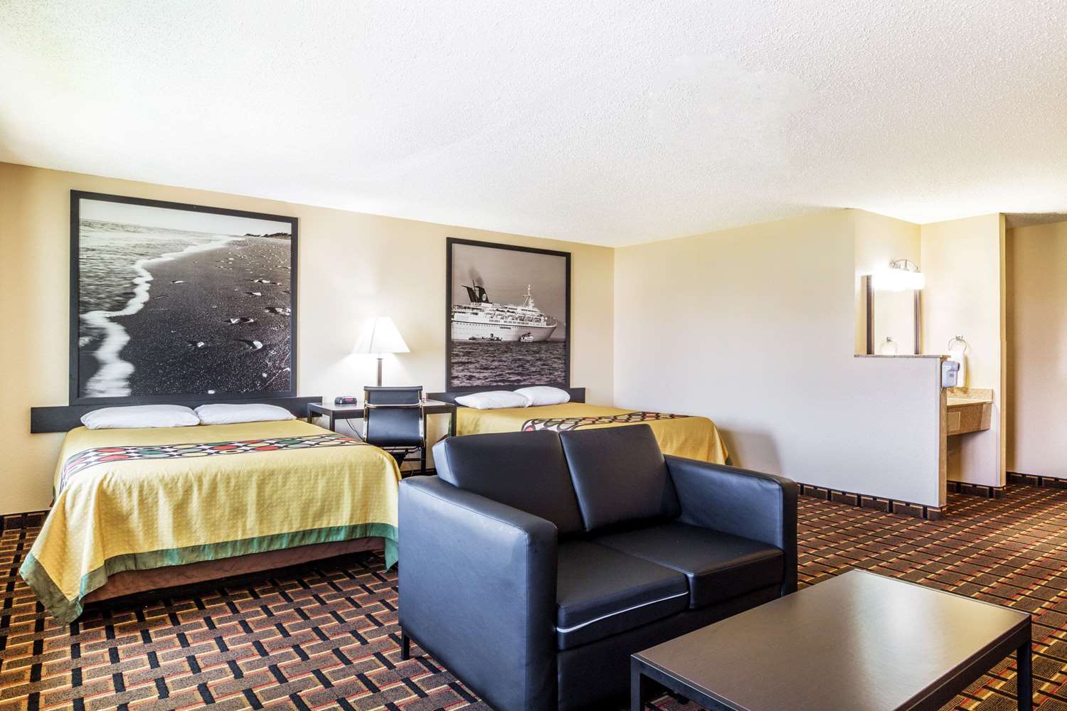 Super 8 by Wyndham League City 28/46