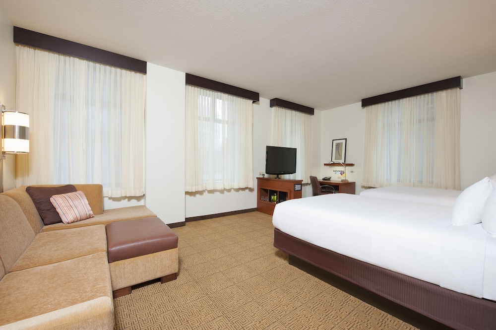 Hyatt Place Des Moines Downtwn 6/45