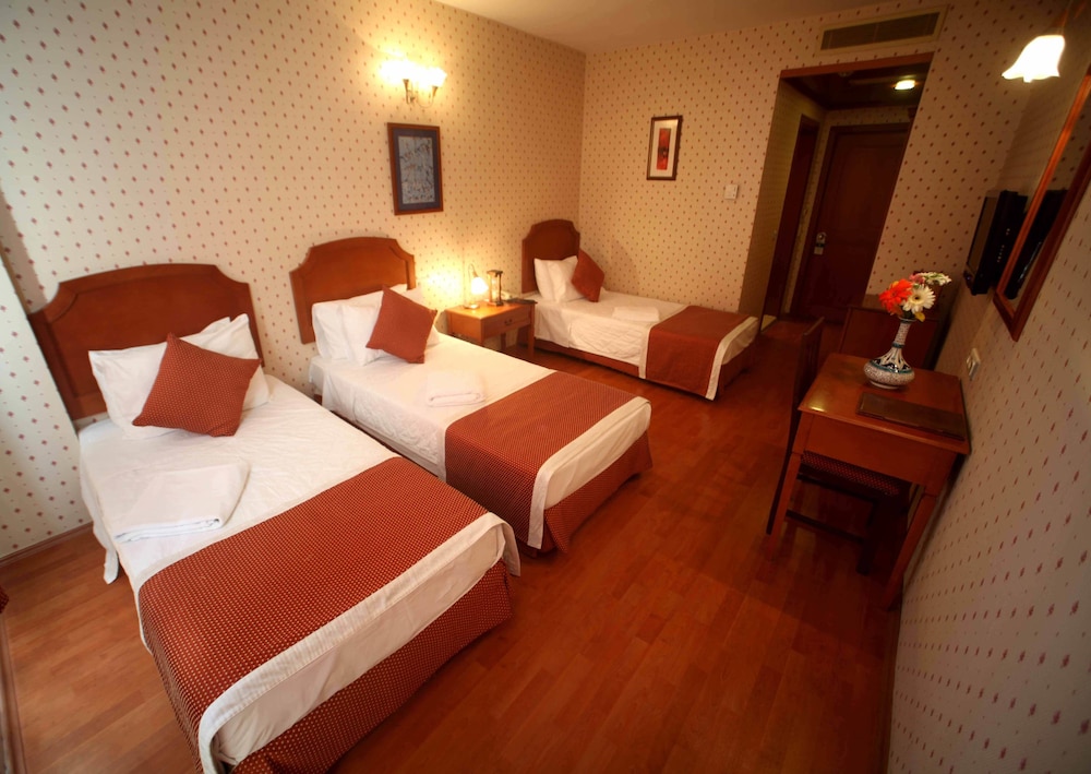 Erguvan Hotel 38/68