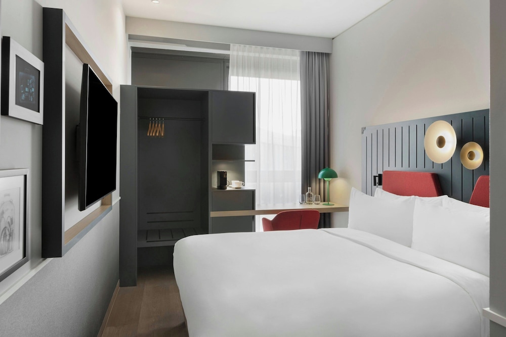Deluxe, King Bed, Courtyard View