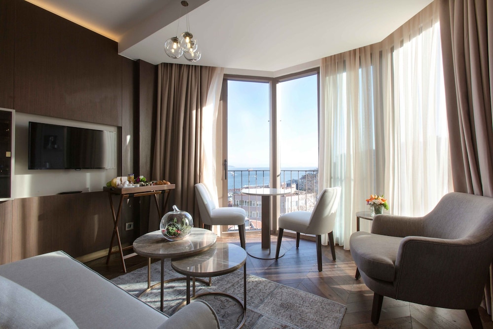 Noble22 Suites 25/39