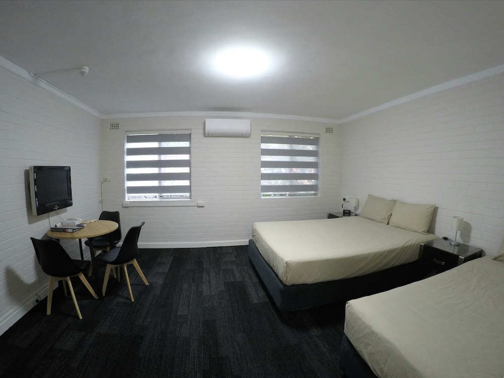 EXECUTIVE, STUDIO, QUEEN BED
