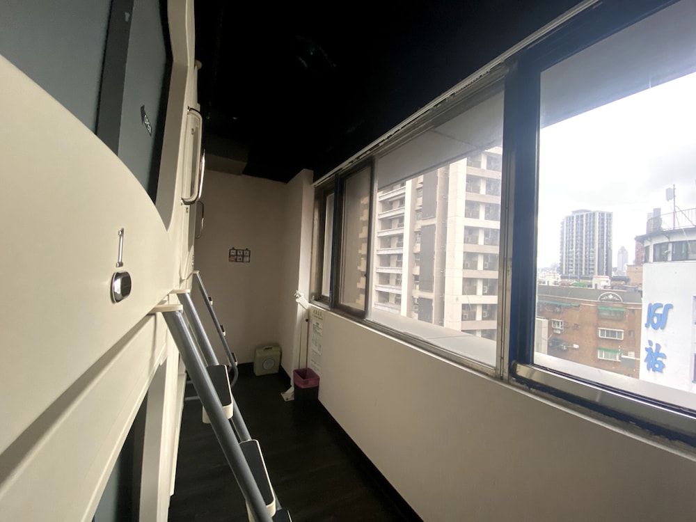 Heybear Capsule Hotel 16/50