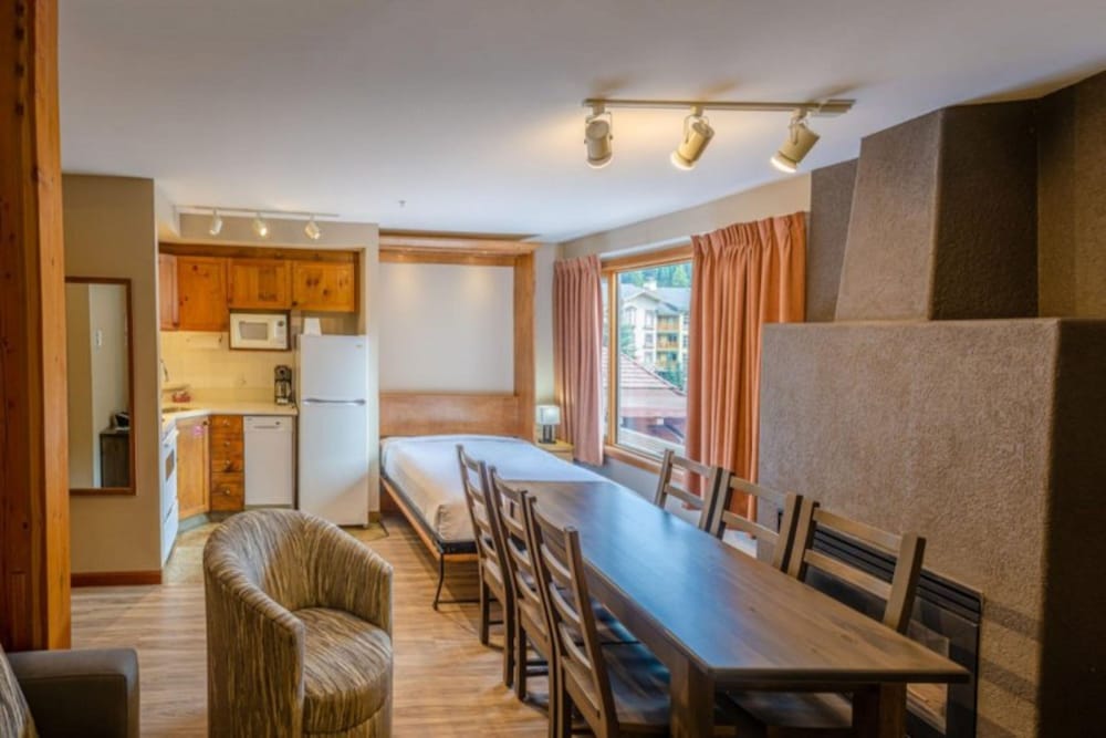 Nancy Greene's Cahilty Lodge 30/46