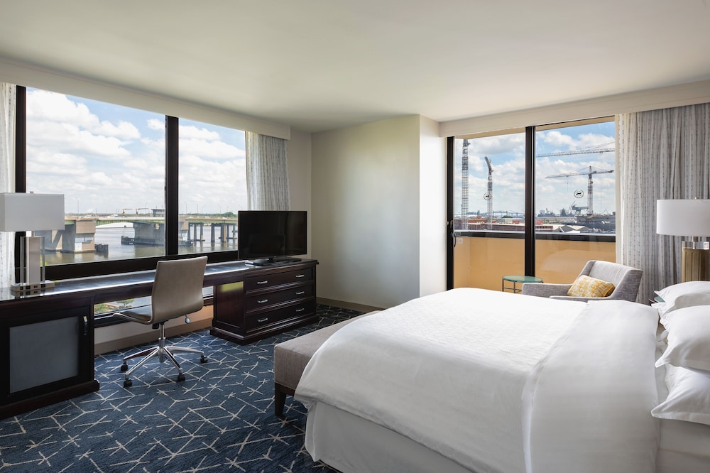 Sheraton Norfolk Waterside 7/55