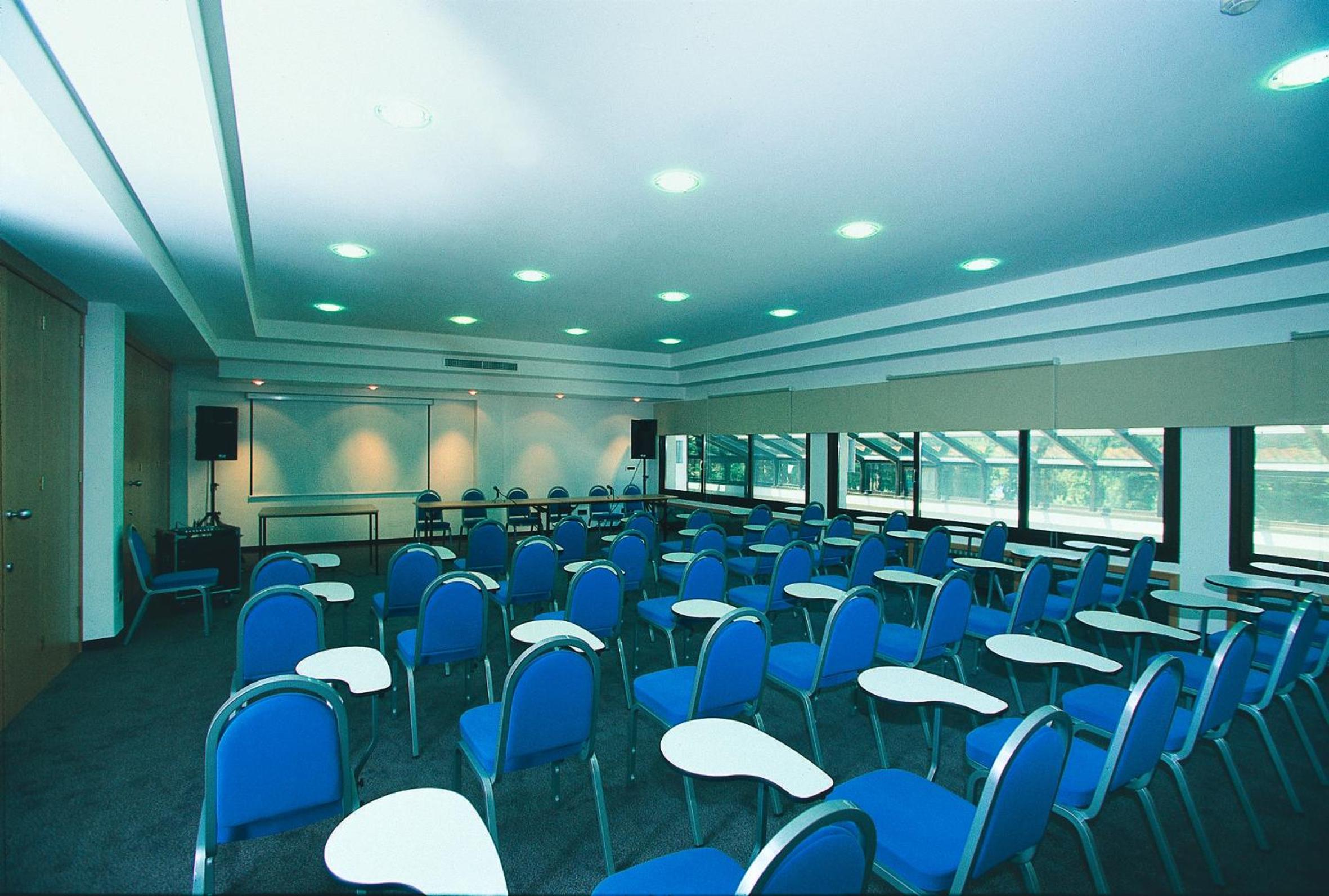 Flores Hotel 46/57