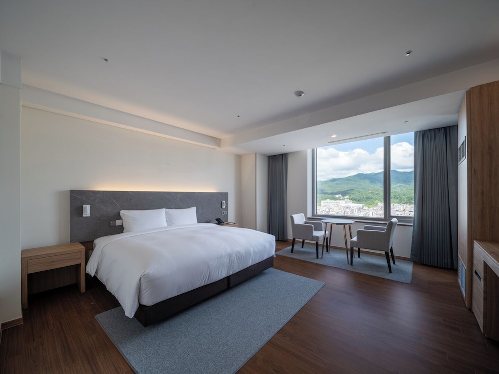 Fitness, Deluxe, Residence, King Bed, Indoor Pool, Corner