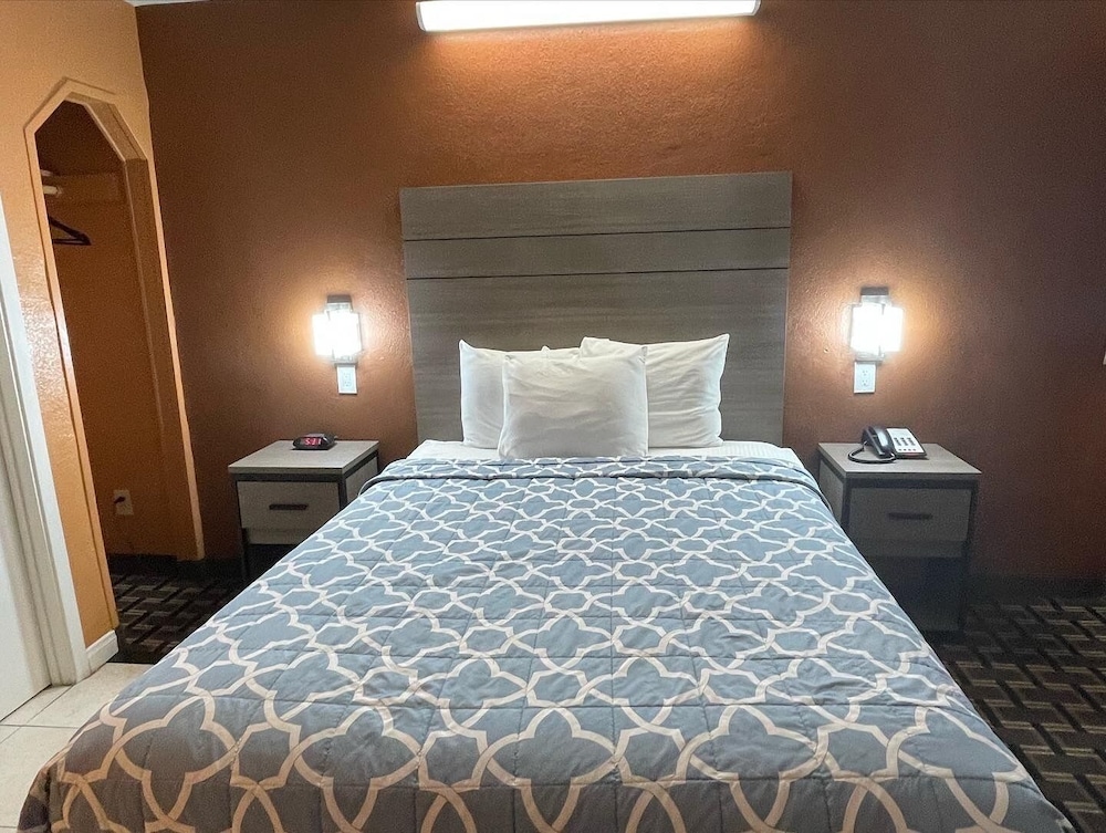 New Corral Motel 4/47