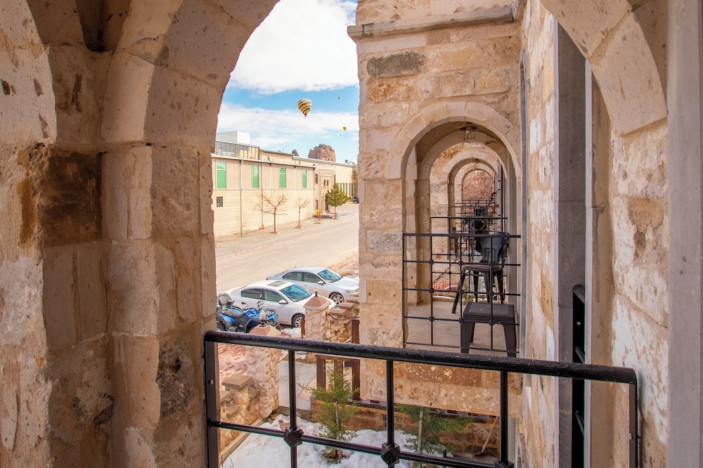 Alika Castle House 29/39