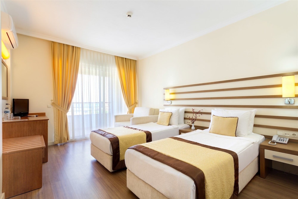 Akbulut Hotel 11/50