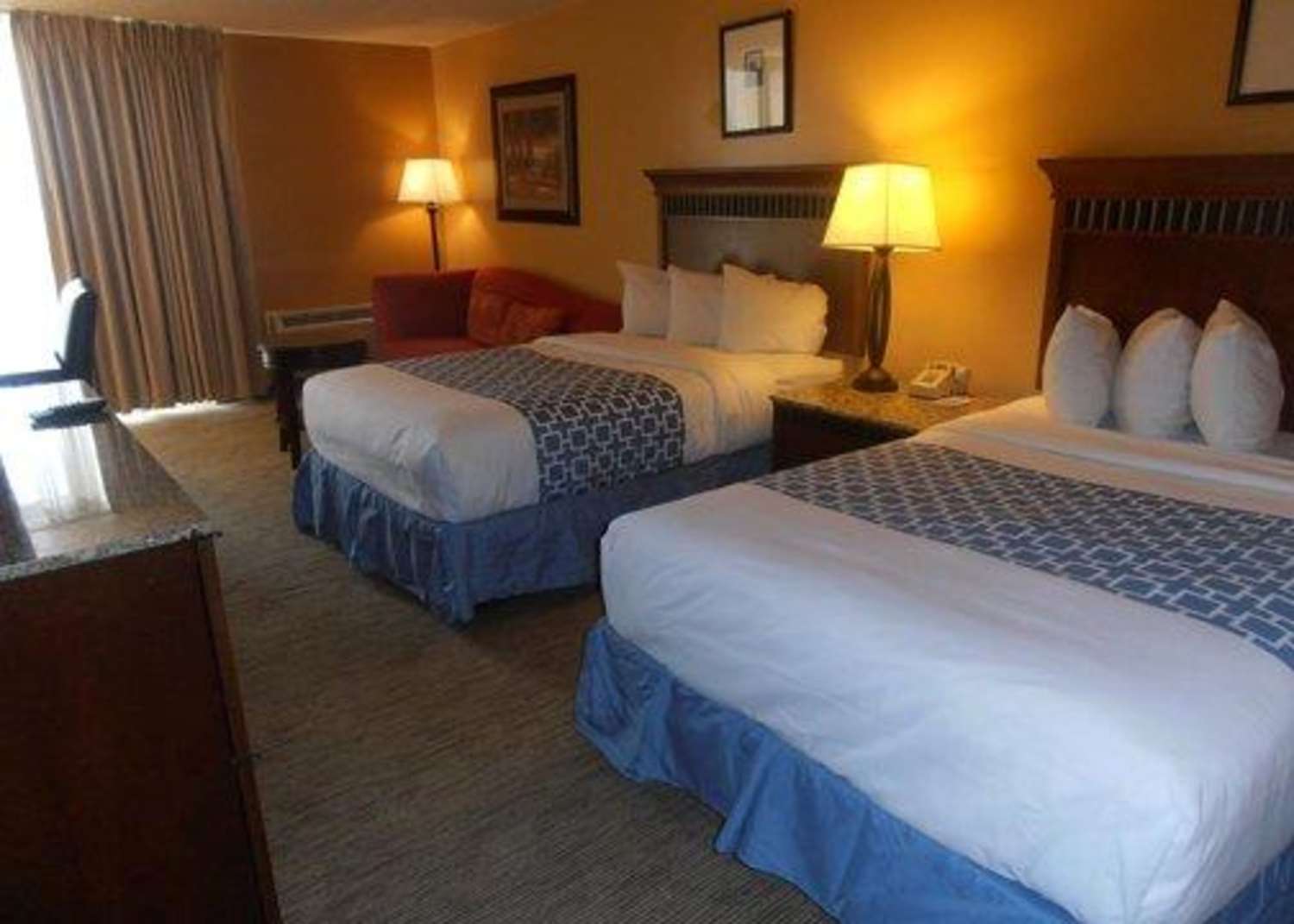 Efficiency, 2 Double Beds