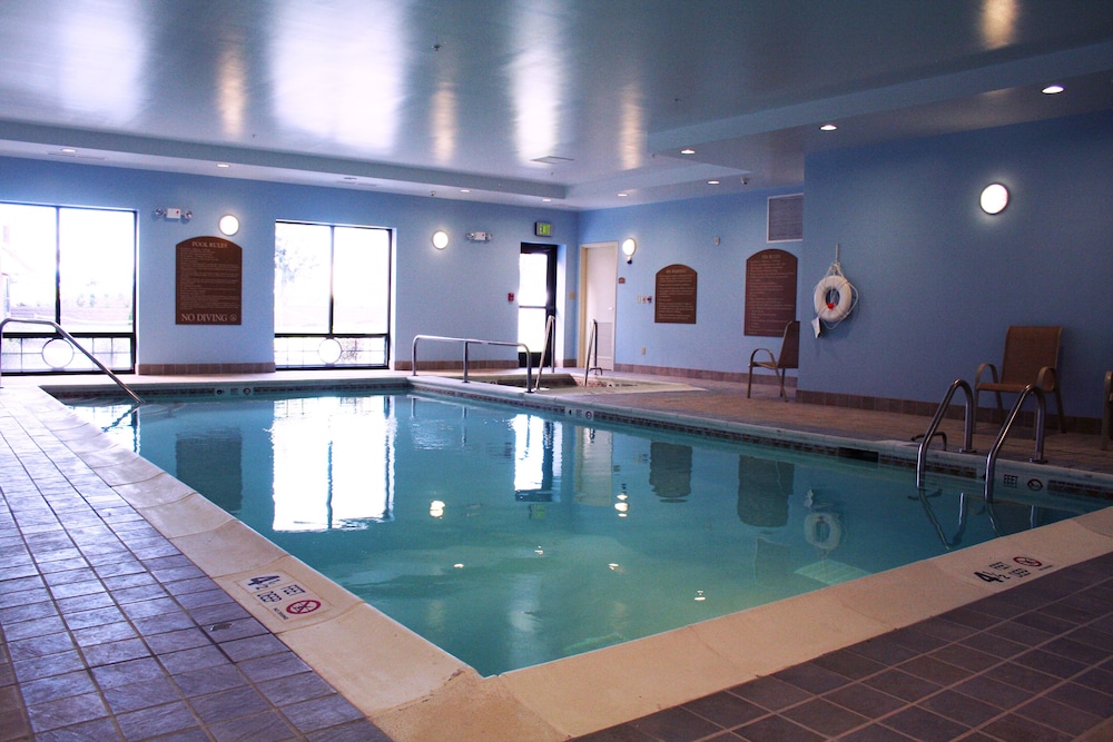 Holiday Inn Express Hotel Suites Latham 40/70