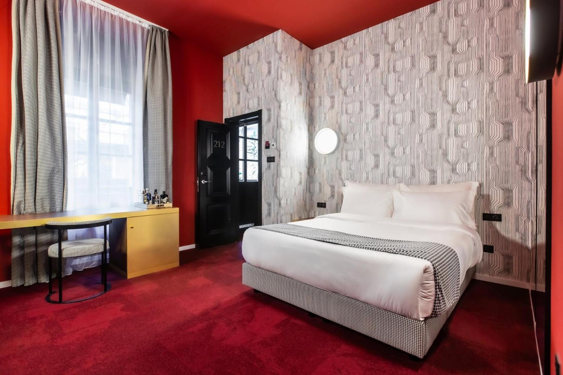 Deluxe, Queen Bed