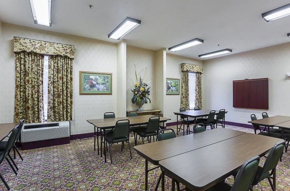 Fairbridge Inn Express Whitley City 18/23
