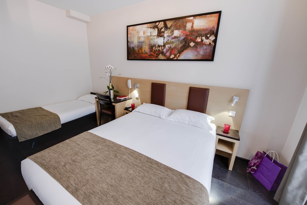 Hotel Source 8/61