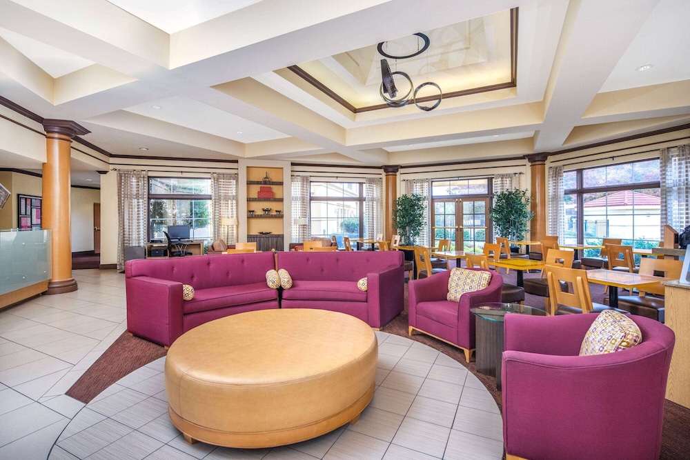 La Quinta Inn & Suites by Wyndham Atlanta Ballpark/Galleria 45/64
