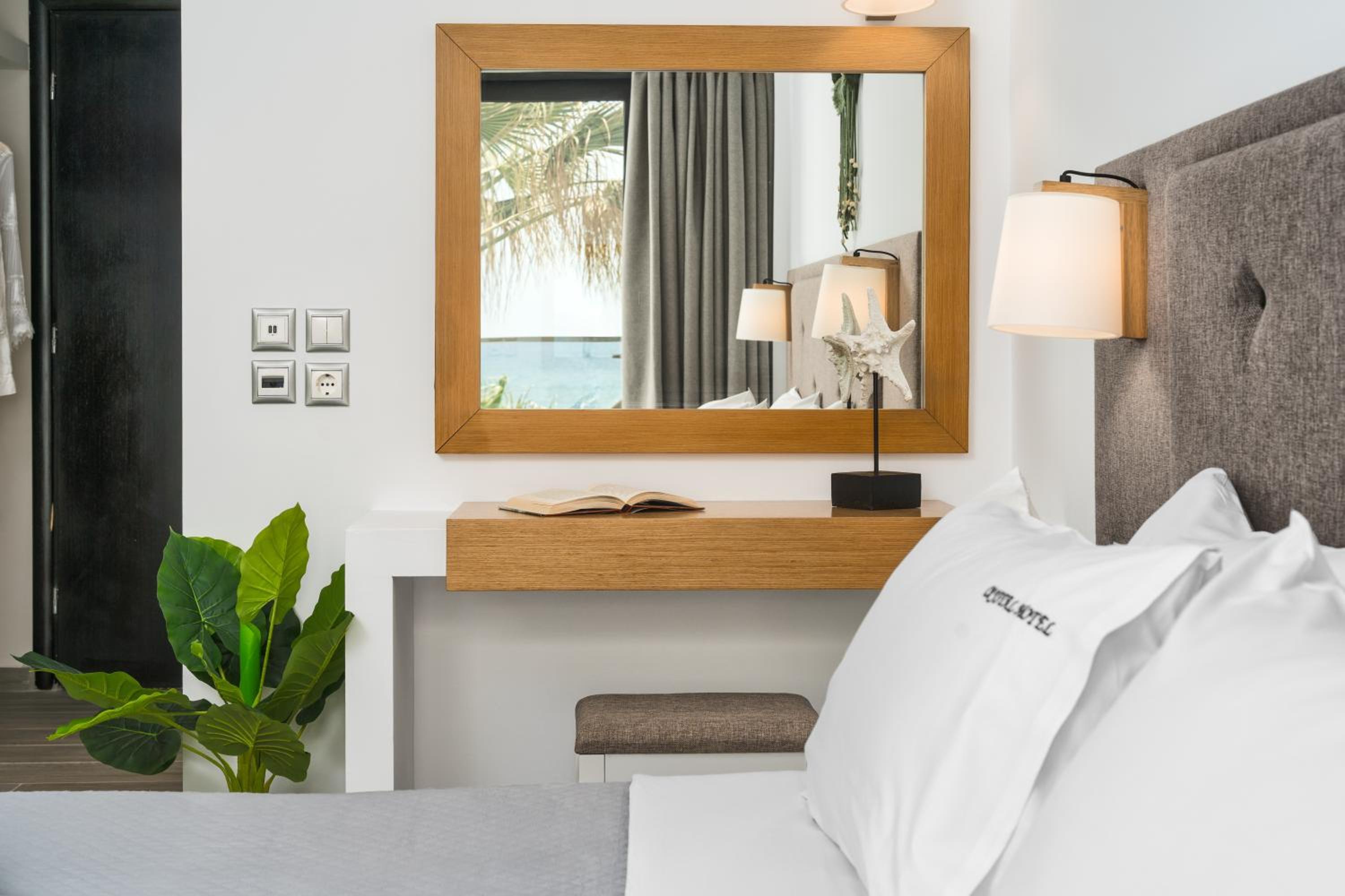 Room, Double or Twin Bed, Sea View, Crystal Beach Hotel 2/5