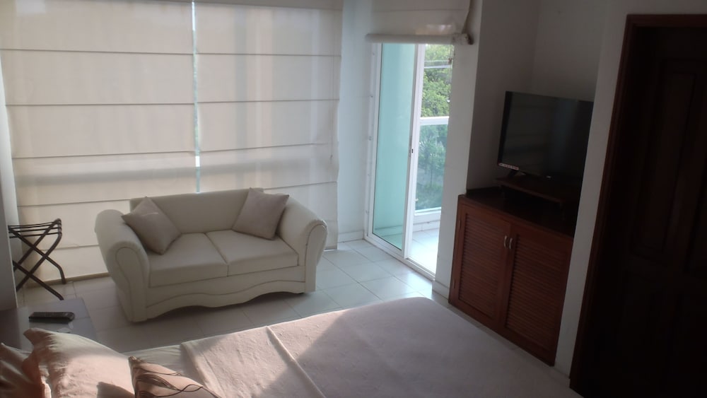 Coral Reef Hotel 39/58