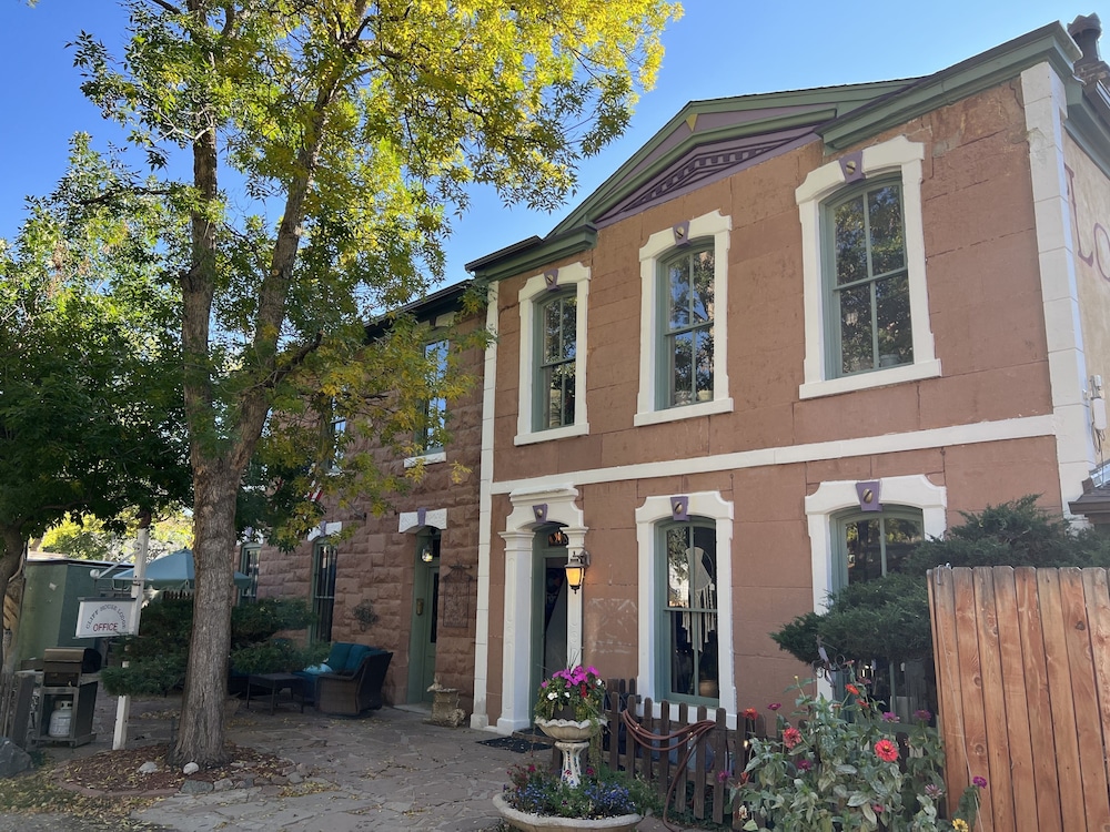 Cliff House Lodge Bed and Breakfast 6/72