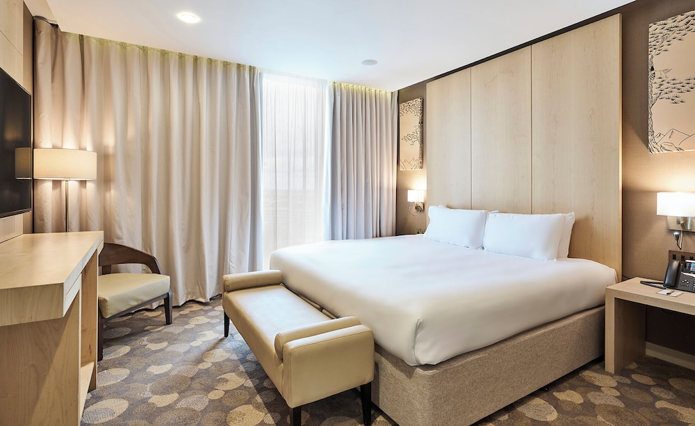 DELUXE, SUITE