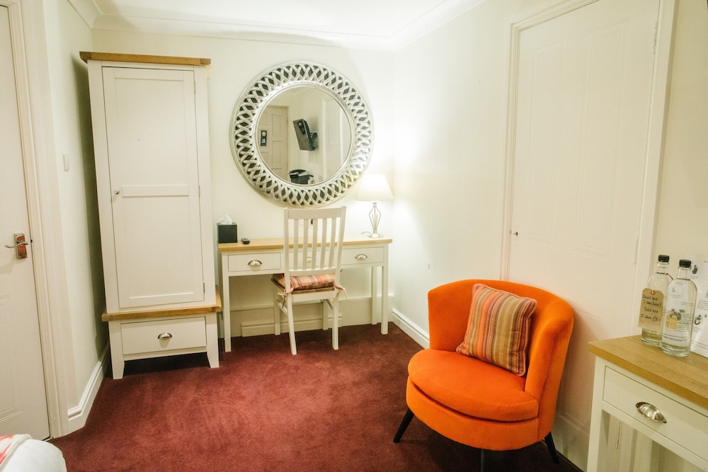 The Old Fourpenny Shop Hotel 25/49