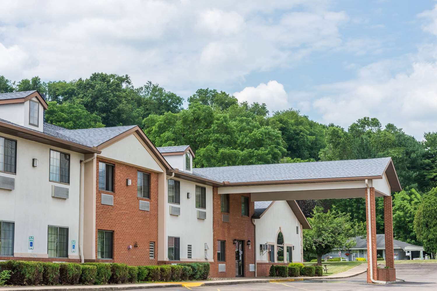 Super 8 Motel Coshocton Roscoe Village Area 2/16