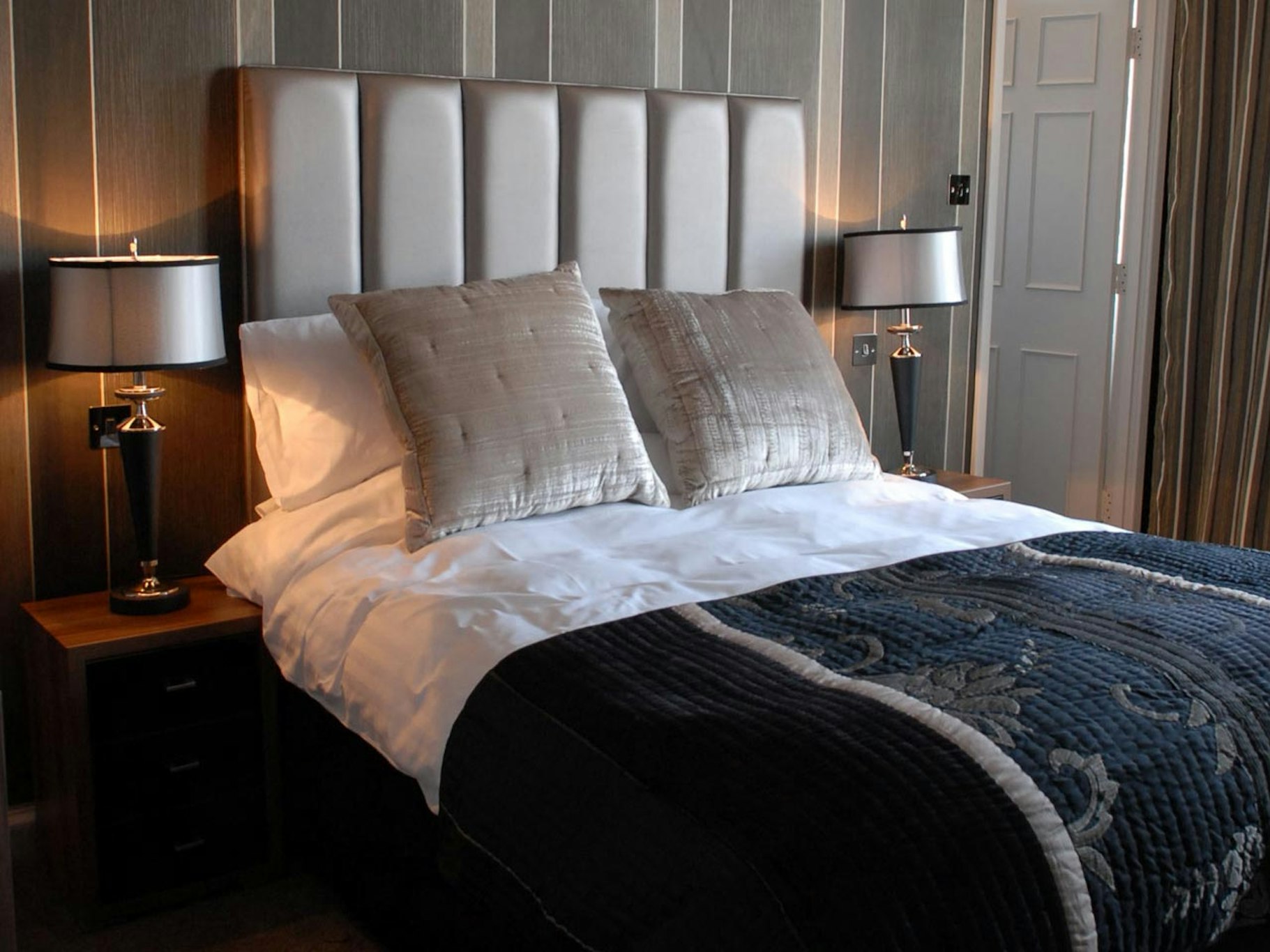 Town, Double Bed