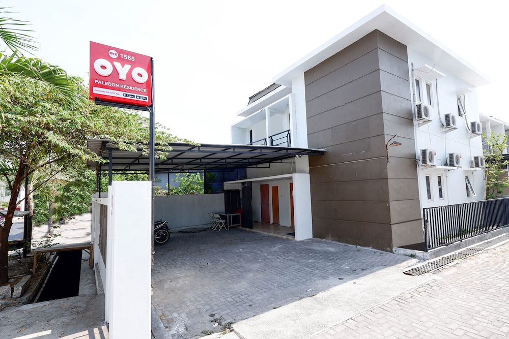 Oyo 1565 Palebon Residence 12/17
