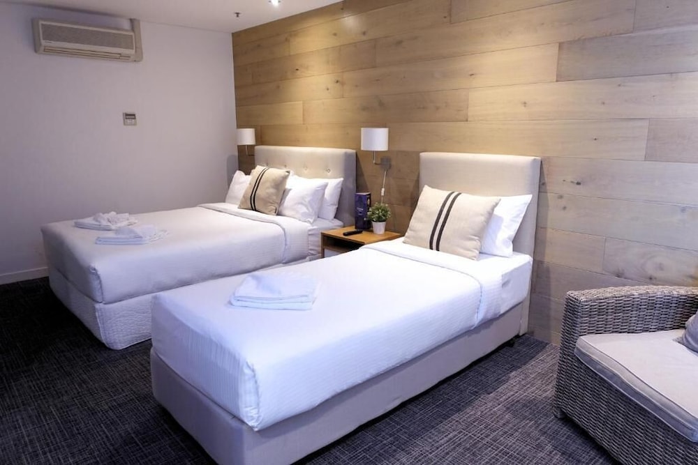 Crown Hotel Surry Hills 24/58