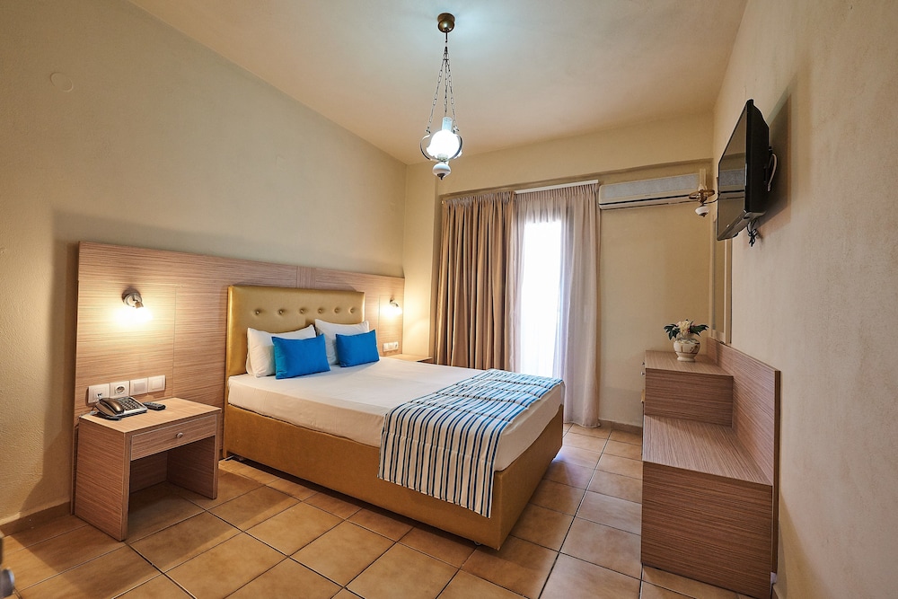 Thalia Deco City and Beach Hotel 12/48