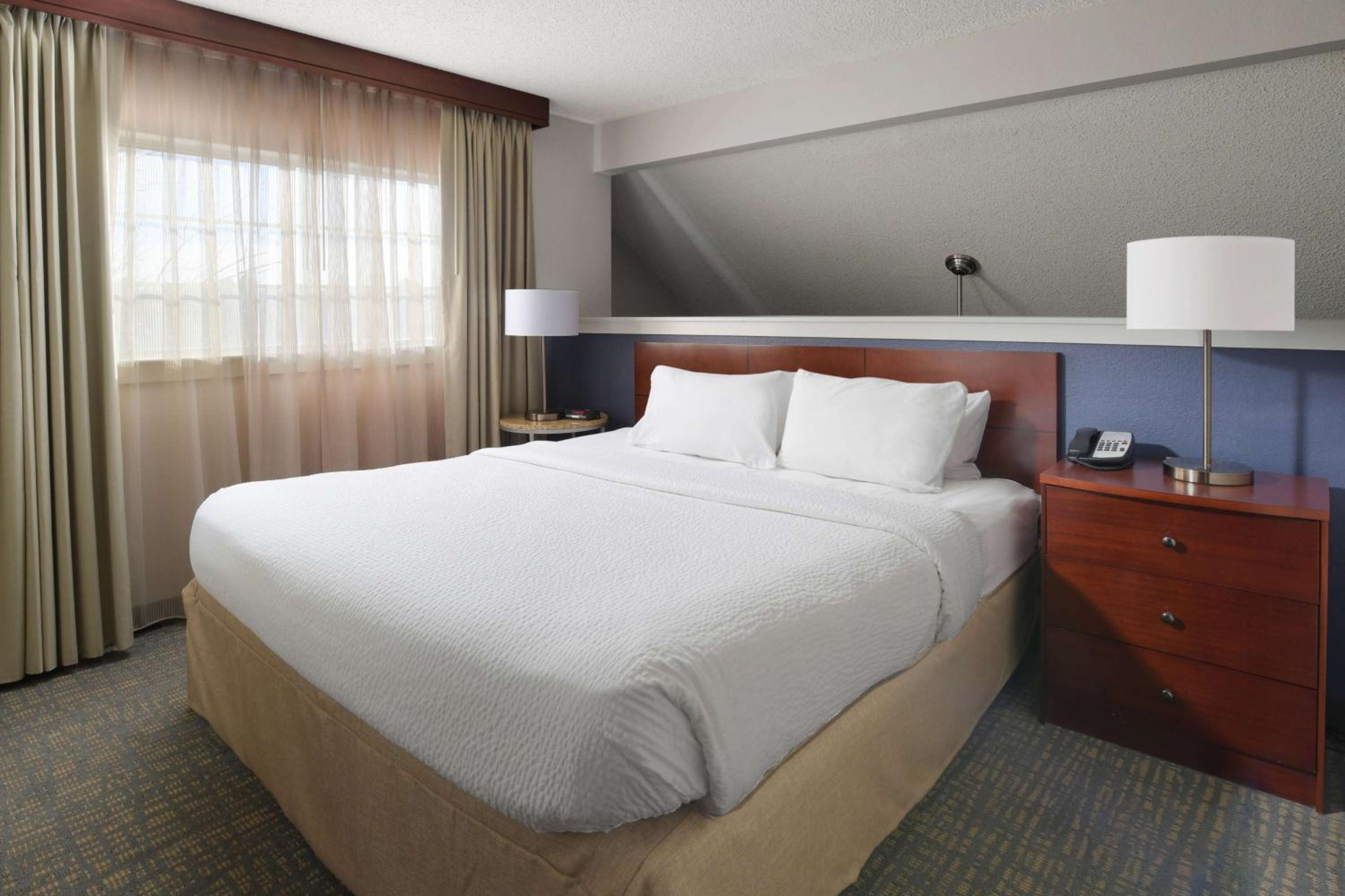 2 BEDROOMS, LOFT, SUITE, KING AND QUEEN BED, ACCESSIBLE