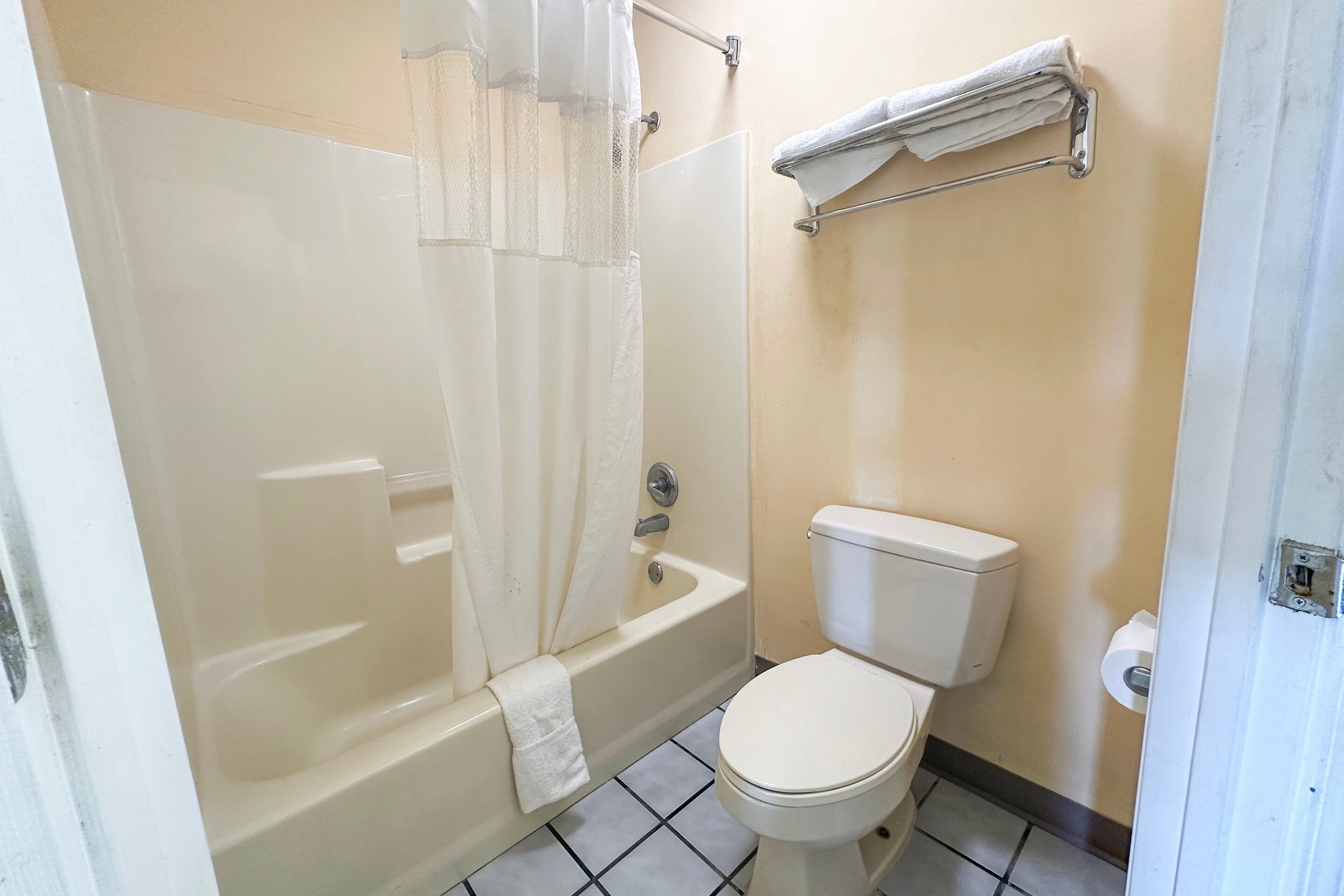 Bonita Lakes Inn by Capital O Meridian I20 62/68