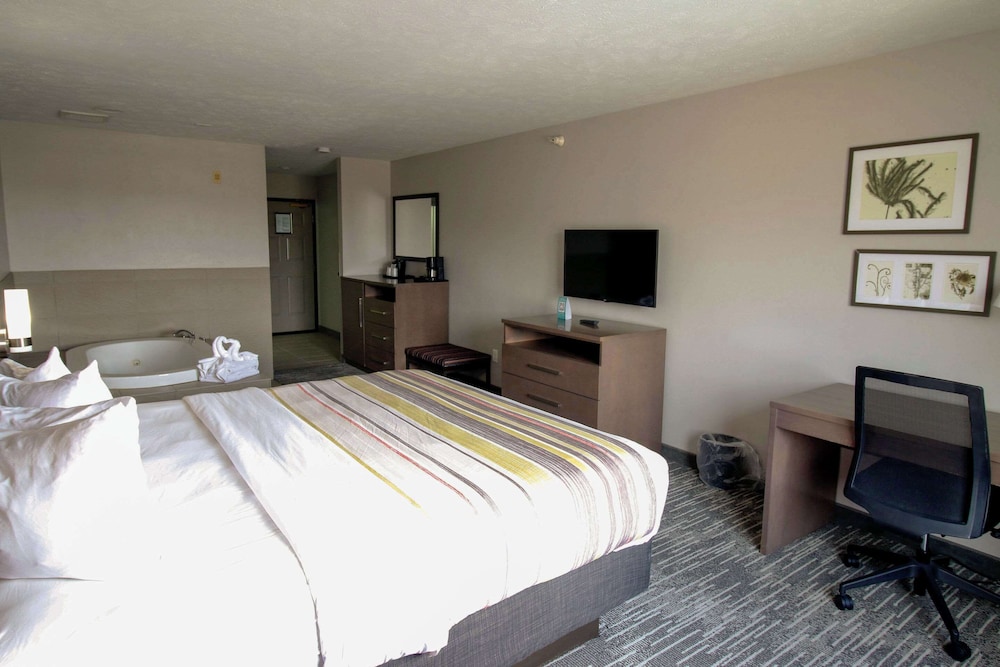 جناح بسرير كينج بحوض جاكوزي لذوي الإعاقة، Country Inn and Suites by Radisson Council Bluffs IA 3/9