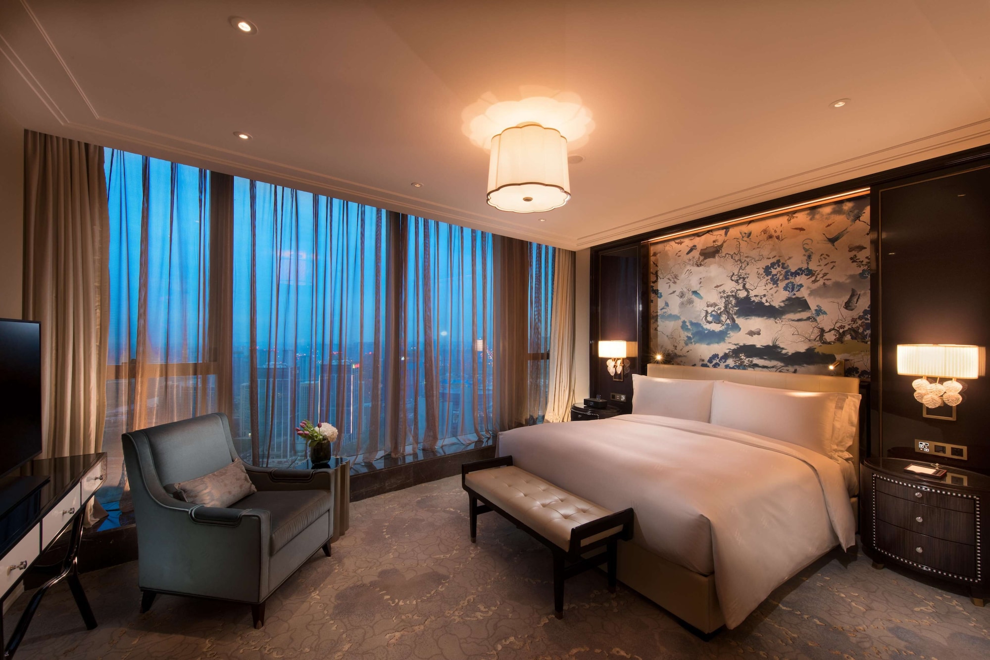 ROOM, KING BED, TWIN TOWERS VIEW