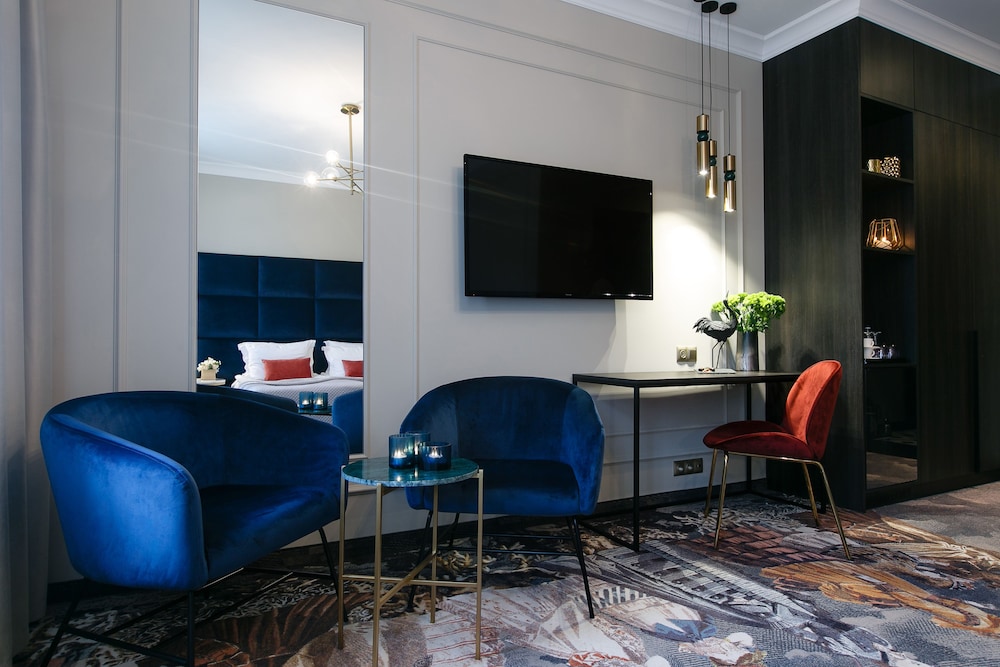 QUEEN BOUTIQUE HOTEL 52/62